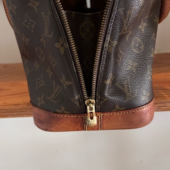 Louis Vuitton Alma PM Handbag Monogram - Picture 11 of 15